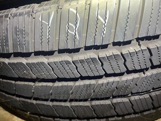 275/50/22. One used Michelin defender tire.