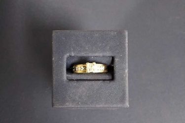 Women's Ring - Solitaire - Yellow Gold 10k (.417) 3.5 grams Size 6