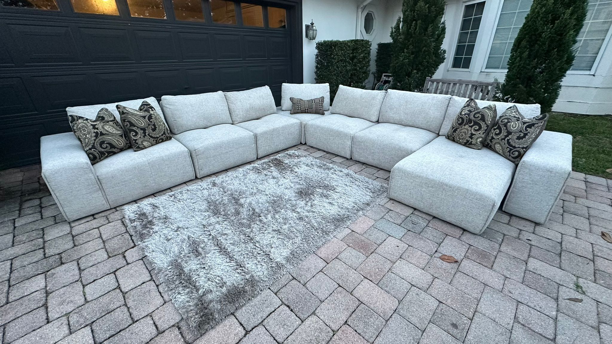 Sectional/Modular Sofa Rooms to go Laney Park Beige/Gray 8 Pieces (1 Rest-Arm )