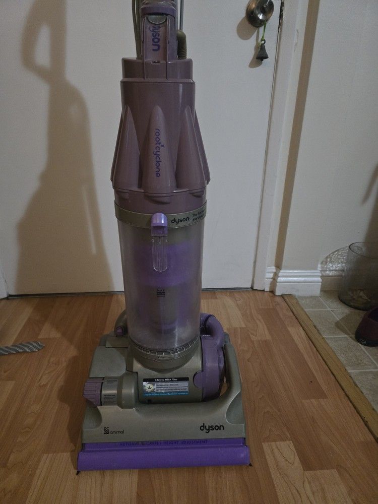 DYSON VACUUM