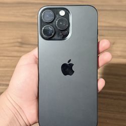 iPhone 16 max pro/ charger