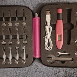 "Yarniss" Light Up Crochet Hooks Set