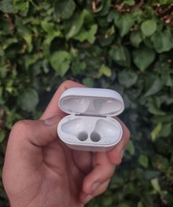airpods gen 1 charging case only