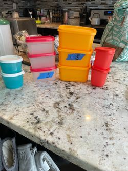 Tupperware snack set