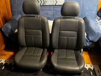 2001 Isuzu Driver and Passenger seats