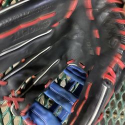 Worth Softball Glove 13.5