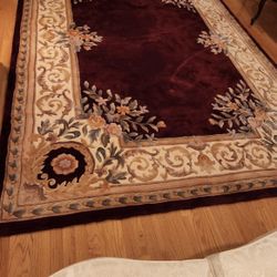 Beautiful Rug With Marble Coffee Table 