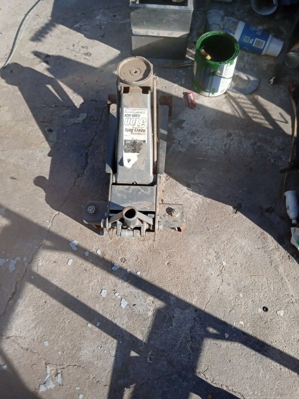 3 Ton Pittsburg Hydrolic floor jack