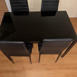 Dining Room Table and 4 Chairs