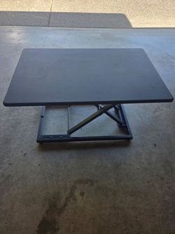 Adjustable Standing Desk Converter / Sit-Stand Desktop Riser