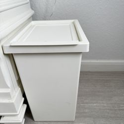 Multi-Purpose Storage Bin with Lid – Versatile for Trash or Pet Food Storage! 