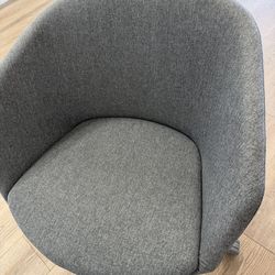 Poppin pitch meeting chair, dark gray