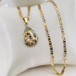 Virgen de Guadalupe y cadena chapada en orò 18k/Virgin of Guadalupe and chain 18k gold plated