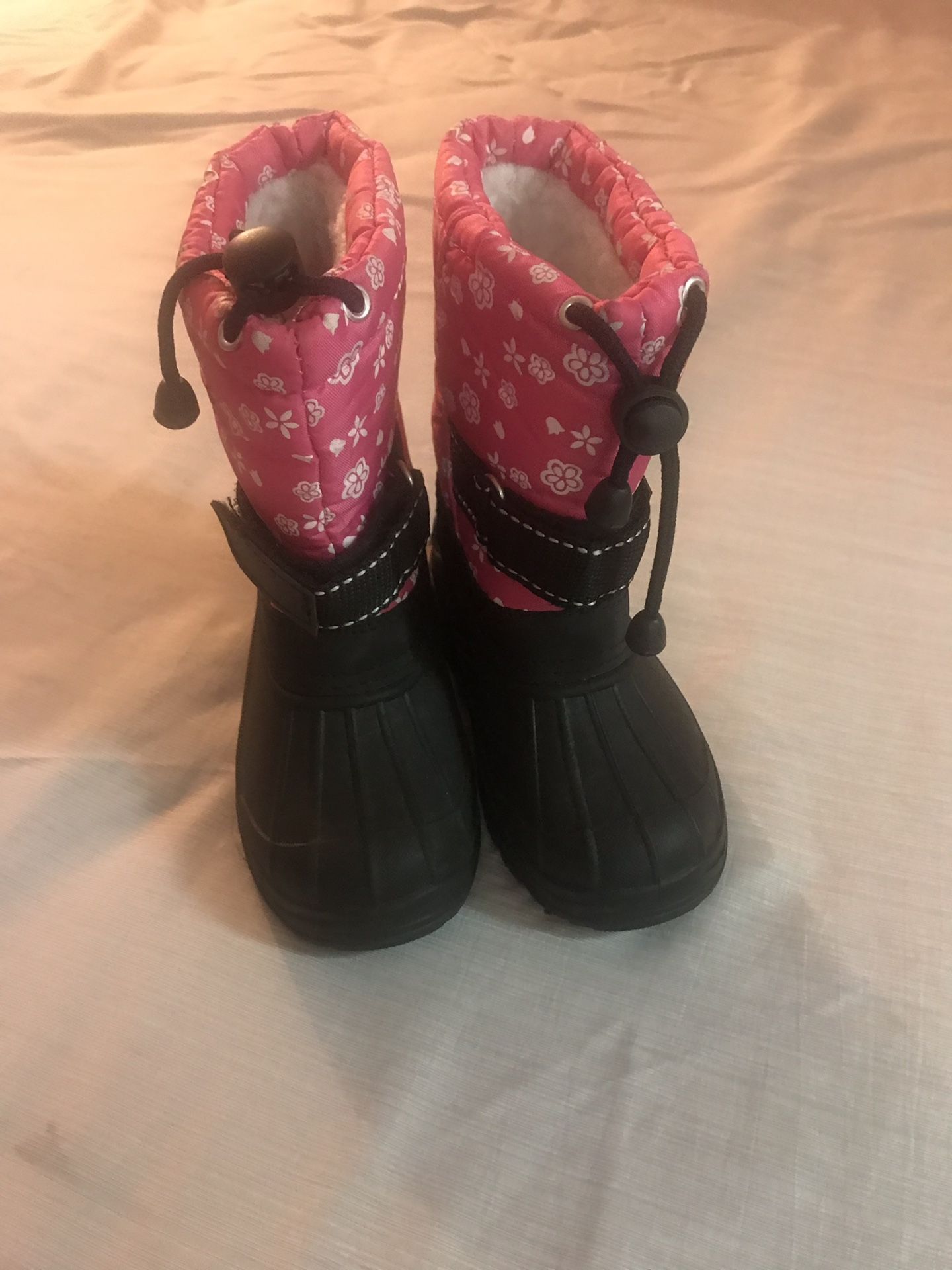 New snow boots size 7c