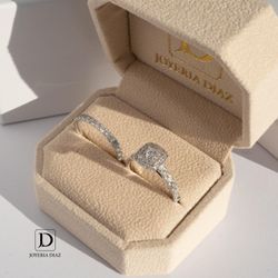 gold engagement ring