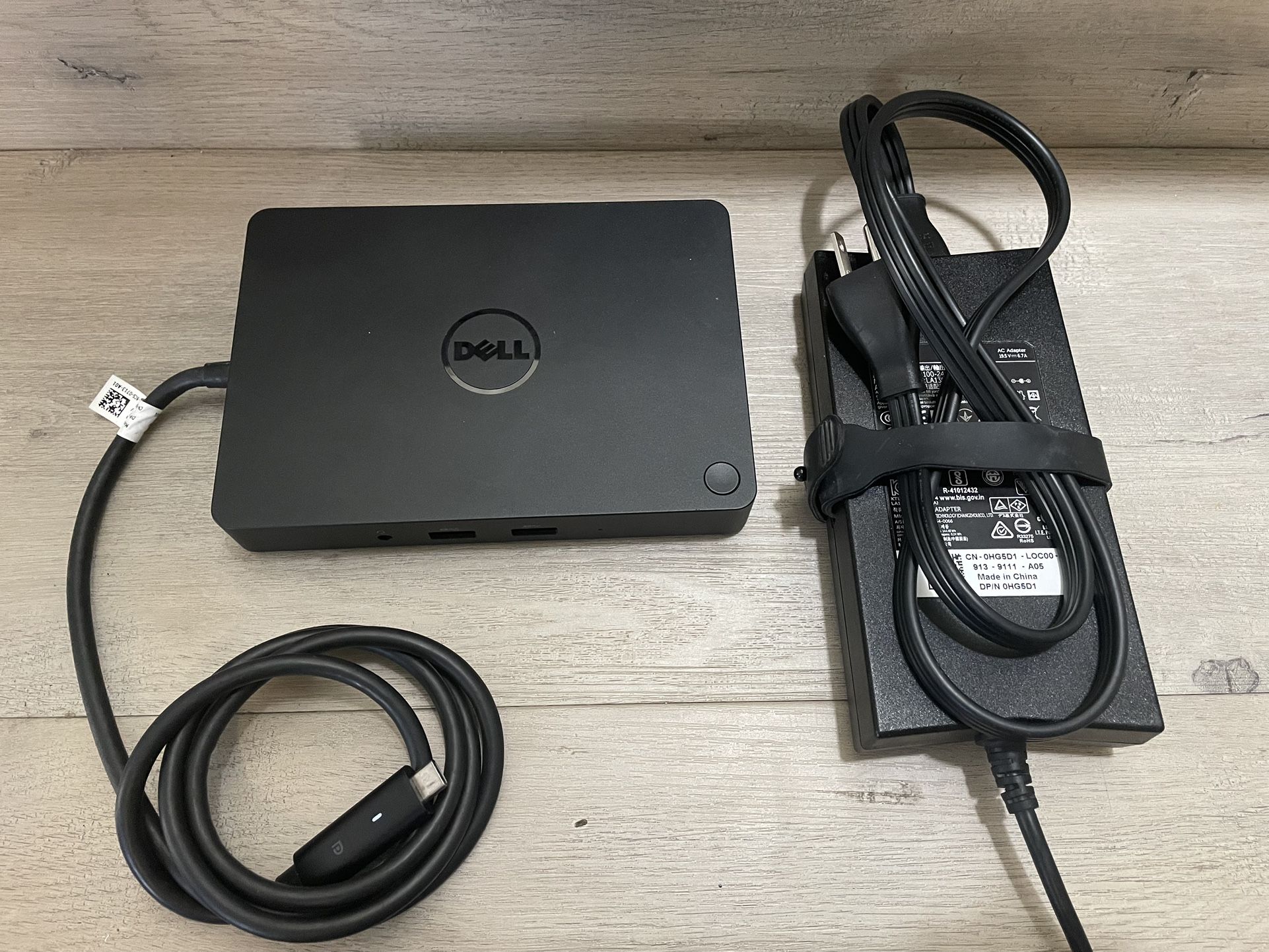 Dell WD15 Monitor Dock 4K W/ 180w Adapter