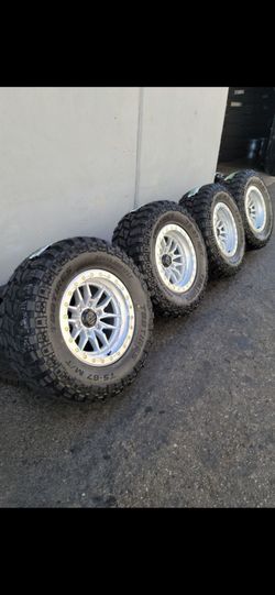 17" LOCK rims w/ 33x12.50R17 Tires