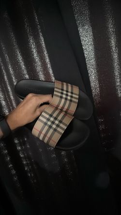 BURBERRY SLIDES AUTHENTIC