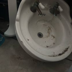 Porcelain Antique Pedestal Sink With Stand