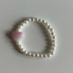 Delicate Pearl Ring with Pink Stone Heart Charm - Elegant Beaded Bracelet for Women
