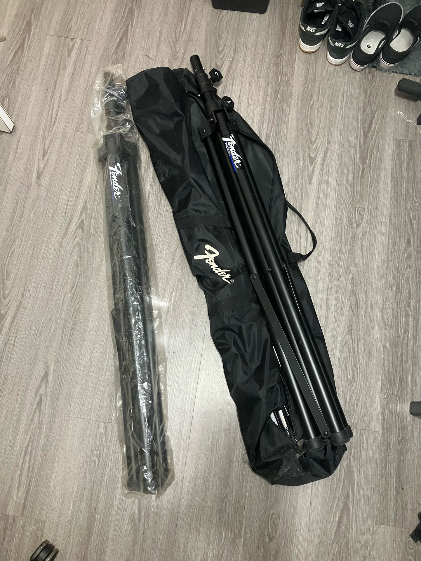 Fender ST-275 Tripod Speaker Stand Set w/ Carrying Bag