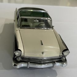 1955 Ford Fairlane  (Diecast Car)