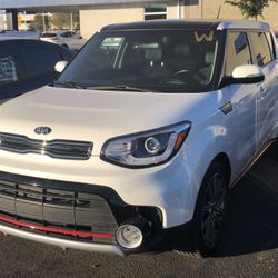 White Kia Soul