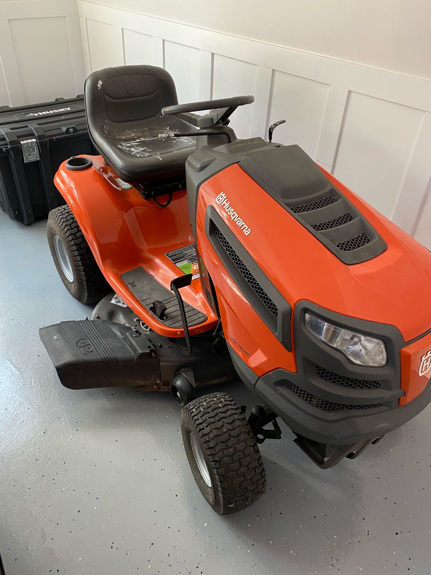 MAKE ME AN OFFER! -Riding Lawn Mower