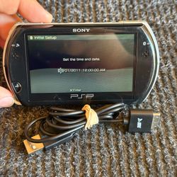 Sony PlayStation Portable PSP Go Piano Black Console 2GB with Charger