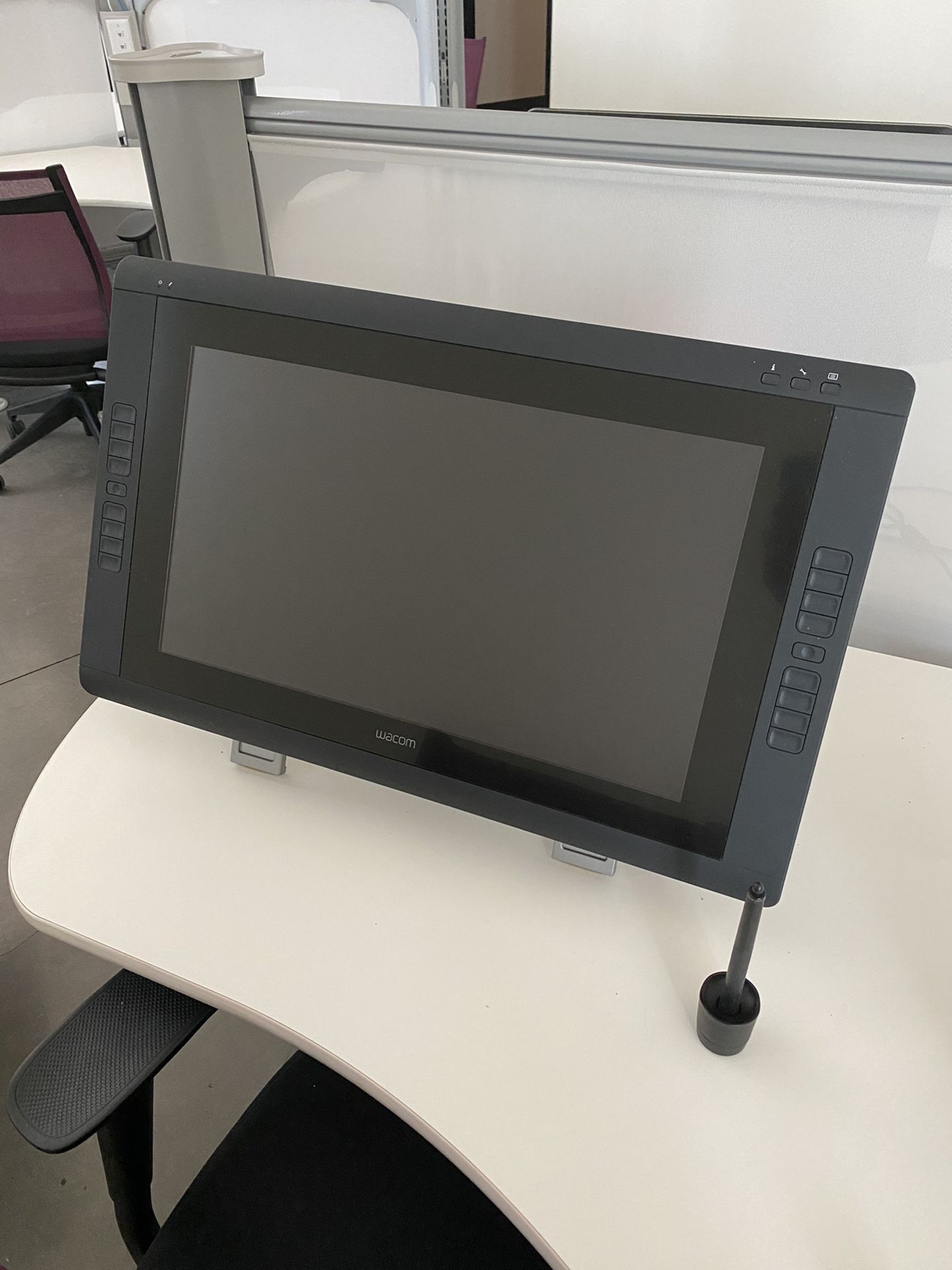 Wacom Cintiq 22HD DTK-2200 Pen Display Tablet. Perfect working order. Original box.