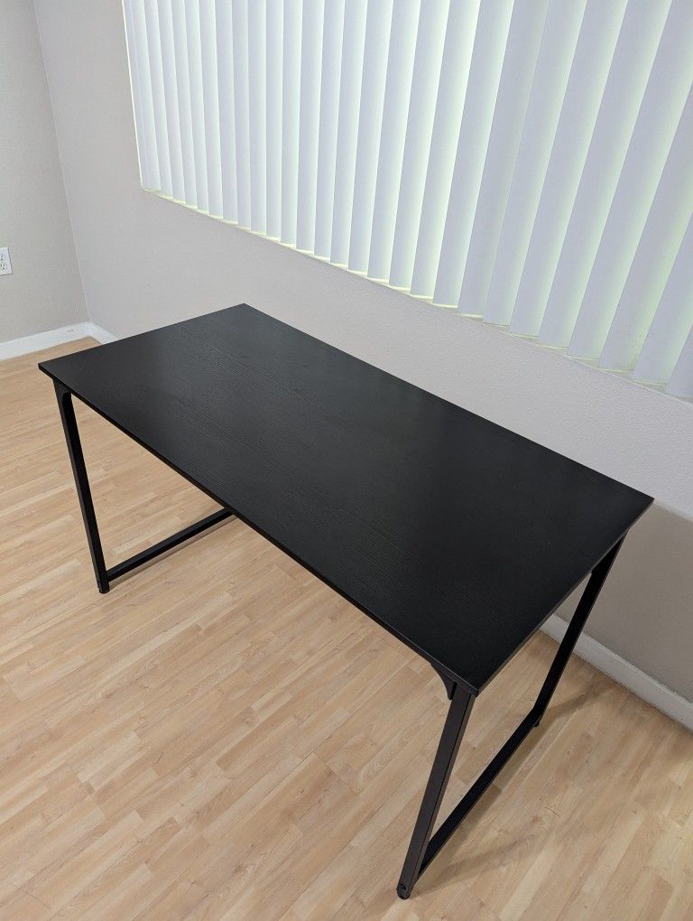 Black Desk