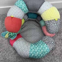 Infantino 2-in-1 Tummy Time & Seated Support, Baby Floor Seat for Tummy Time & Early Sitting, Soft, Supportive, Engaging Toys, Toucan