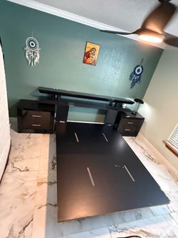 Queen Black Bedroom Set with the Lamp