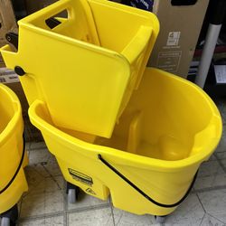 Rubbermaid WaveBrake Mop Buckets with Wringers