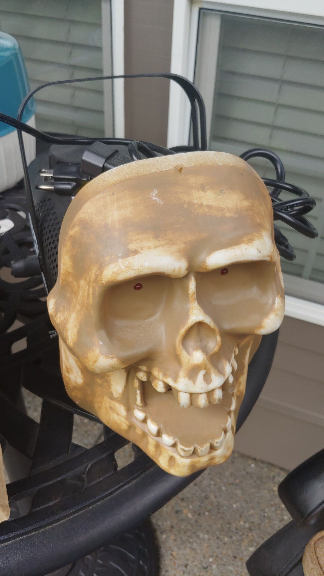 Fog machine skull works perfect Halloween