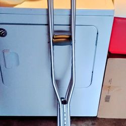 MEDICAL CRUTCHES 