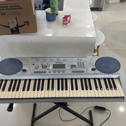 Pianola Eléctrica Yamaha 