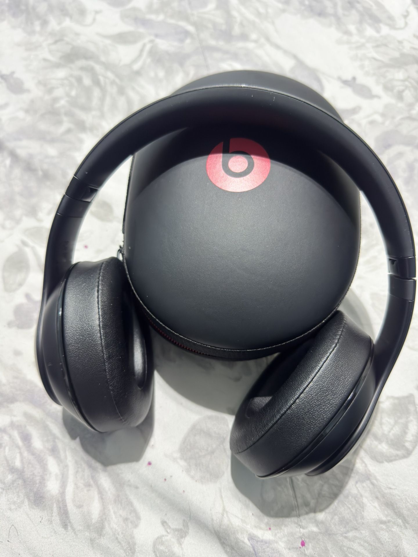 Beats by Dr. Dre Studio B0501 Headphone Wireless Noise Cancelling Case And Cord