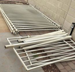 5ft Metal Fence with 2 Gates