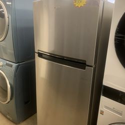 Whirlpool 28”top Freezer Fridge Stainless Steel Working Perfectly 4 Months Warranty 