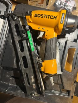 Bostitch N62FN Angled Finish Nailer with case