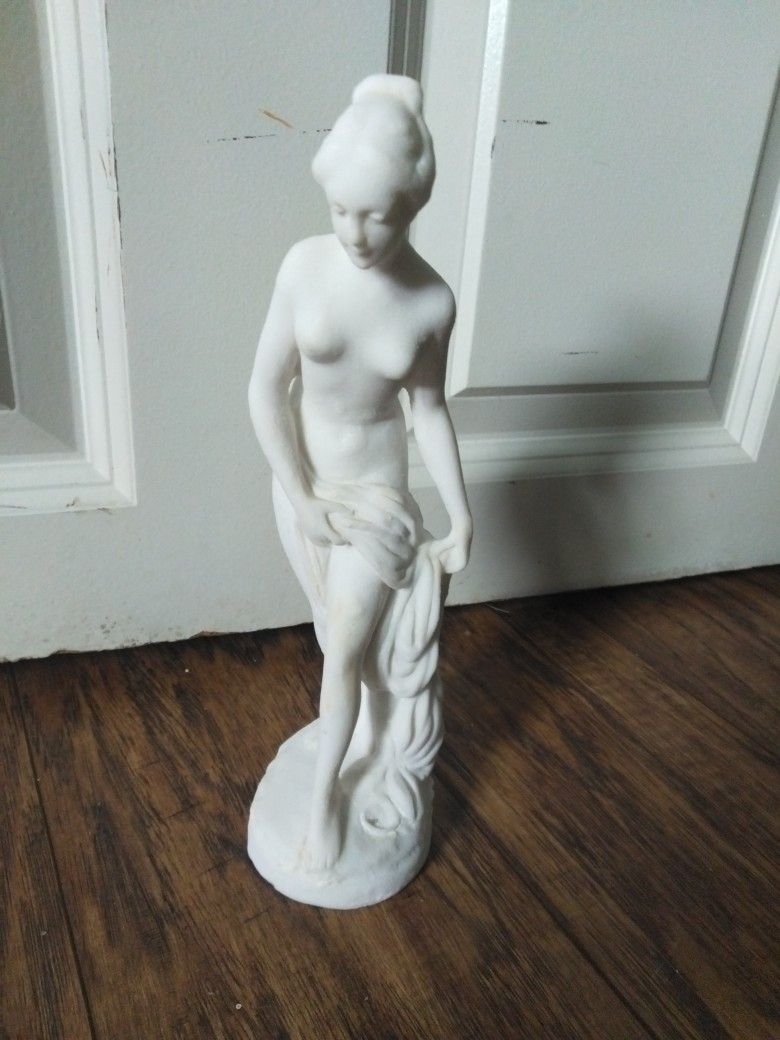 Venus Bathing Sculpture