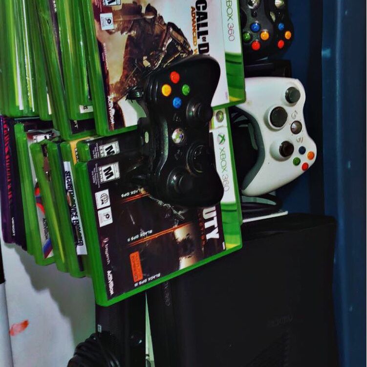 1st GEN: Xbox 360 Consoles: Black & White