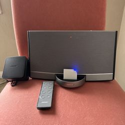 BOSE  SoundDock  Portable digital music system (With Bluetooth Adapter)