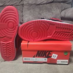 WMNS Air Jordan 1 Retro High OG Black University Red/White Size 11.5