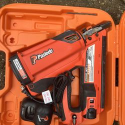 Paslode CF325XPRO 24 7.2-Volt Lithium-Ion Battery 3-1/4 in. 30 Degree Gas Powered Cordless Strip Load Framing Nailer