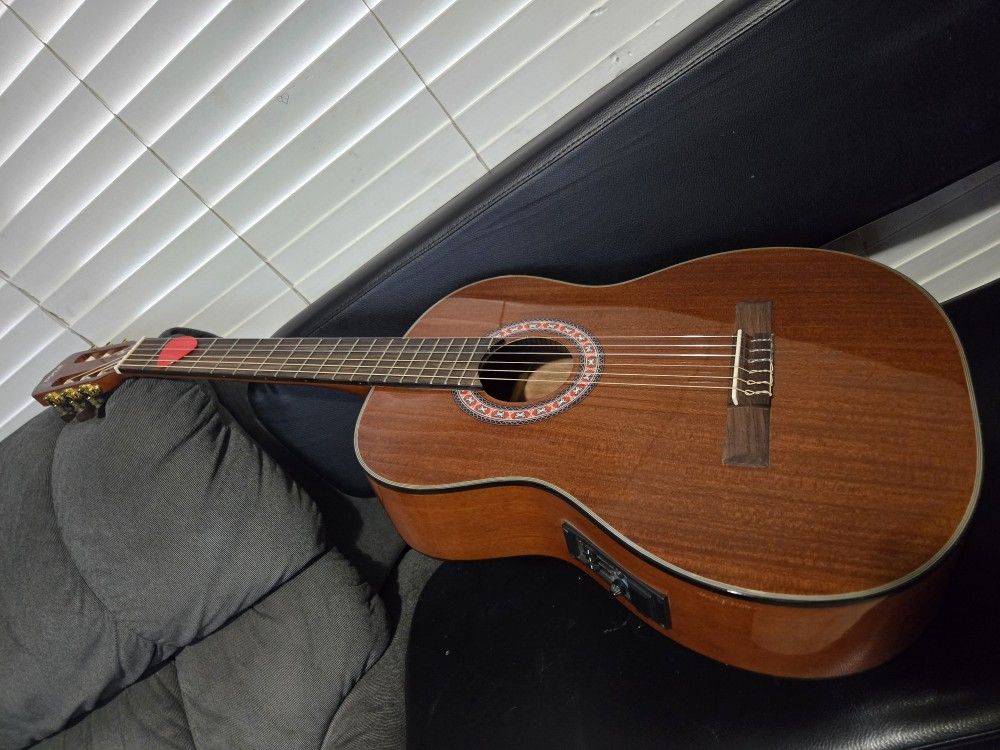 ACOUSTIC GUITAR $99 OBO