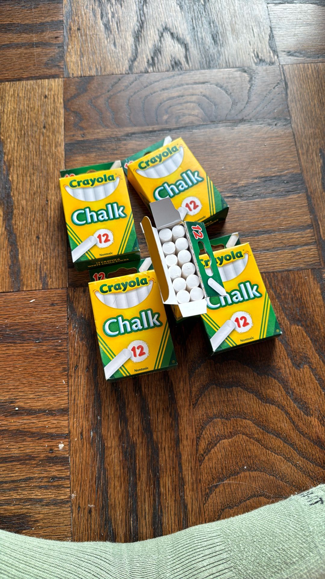 Crayola White Chalk - 5 Packs Of 12 Sticks (60 Sticks Total)