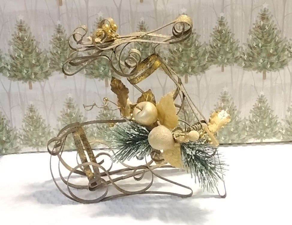 Gold Rustic Metal Scroll Reindeer Silhouette Gold Mistletoe Farmhouse Vintage Christmas Decor