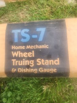 Bicycle truing stand